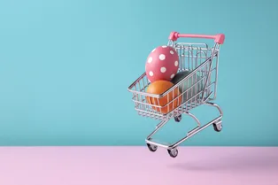 Сэкономить время и деньги: какие продукты к Пасхе можно купить заранее