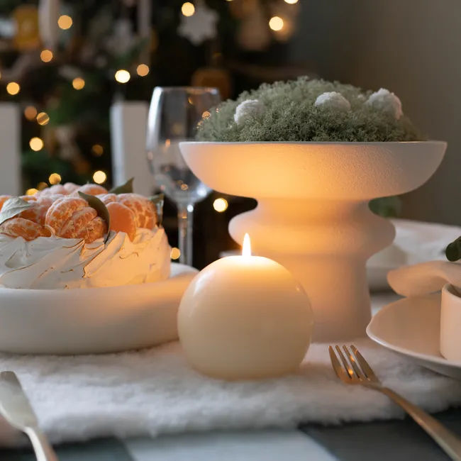 Мандариновое настроение: учимся сервировать новогодний стол и украшать ёлку вместе с декоратором