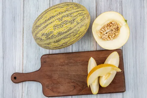 Июльский салат с дыней за 5 минут: рецепт от звезды сериала «Осколки» Наталии Антоновой