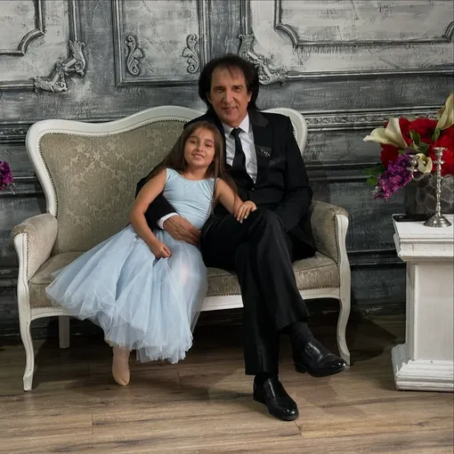 Кай Метов с внучкой Каной-Марией