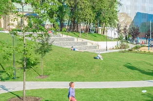 В Парке 850-летия Москвы привязанным за ноги мальчиком спасли девочку, провалившуюся в трубу