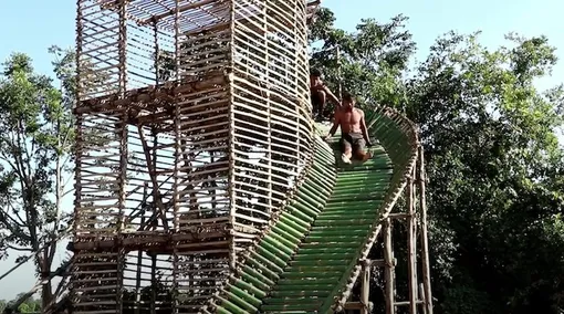 Невероятный трёхэтажный дом с бассейном по пещерной технологии: фото, описание