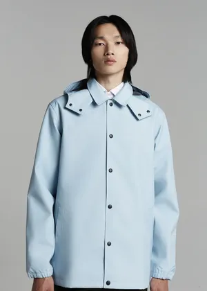 Непромокаемая куртка с капюшоном Непромокаемая куртка с капюшоном