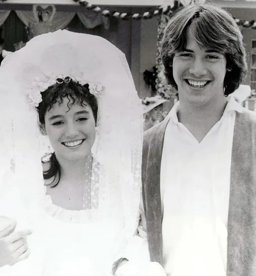 Джилл Шолен и Киану Ривз на съёмках фильма «Дети в стране игрушек» Джилл Шолен и Киану Ривз на съёмках фильма «Дети в стране игрушек»