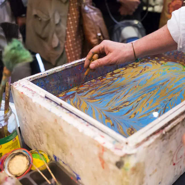 Что такое техника Эбру и как она помогает справиться с обидами и злостью?