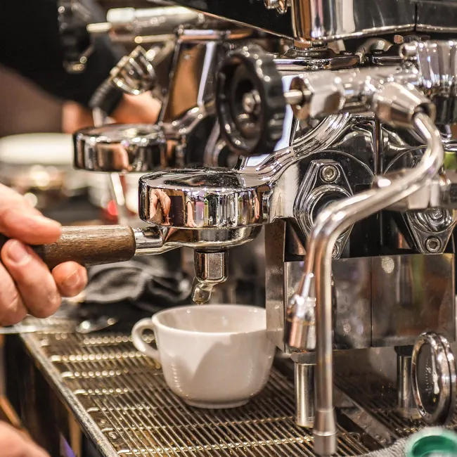 «Не советую покупать в магазинах»: как бариста готовит кофе дома