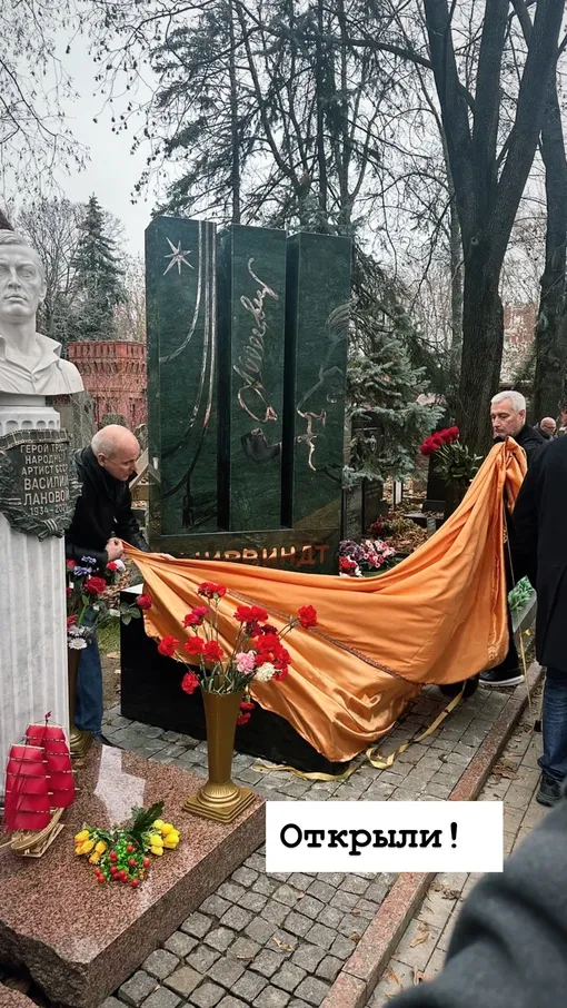 Момент открытия памятника Момент открытия памятника