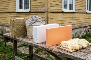 Чем утеплить деревянный дом снаружи: какой материал не сгноит брус