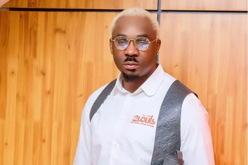 Плейбой из Нигерии показал фото с шестью беременными от него женщинами Плейбой из Нигерии показал фото с шестью беременными от него женщинами