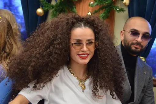 «Красный – однозначно твой!» Певица Зиверт показала новую помаду «Красный – однозначно твой!» Певица Зиверт показала новую помаду