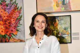 «В праздники тоже было грустно: не хотелось идти в чью-то семью. А своей нет»: Ирина Безрукова об одиночестве