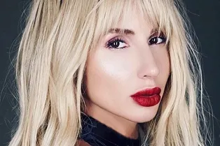 «Сколько боли и неудобства приходится терпеть»: Светлана Лобода показала ноги посли концерта