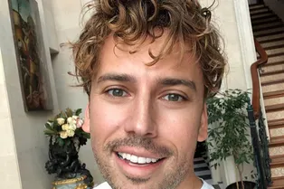 Максим Галкин поделился архивным снимком и показал свои татуировки