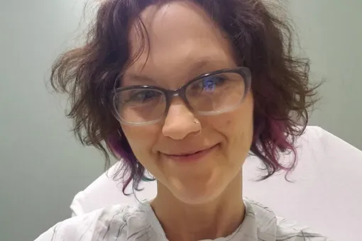 Женщина придумала, как скрыть шрамы от двойной мастэктомии Женщина придумала, как скрыть шрамы от двойной мастэктомии