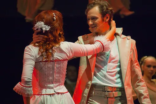 Идем в театр! Домашний театральный сезон с гидом «Большие гастроли — онлайн» Идем в театр! Домашний театральный сезон с гидом «Большие гастроли — онлайн»