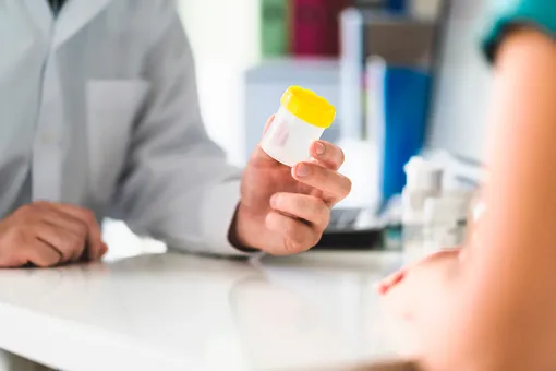 Кровь в моче: откуда она берётся и когда пора бежать к врачу? Кровь в моче: откуда она берётся и когда пора бежать к врачу?