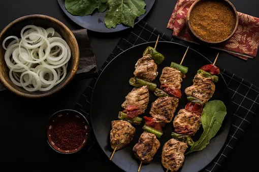 Что приготовить из шашлыка: солянка, пицца, плов, салат и мясо в лаваше Что приготовить из шашлыка: солянка, пицца, плов, салат и мясо в лаваше