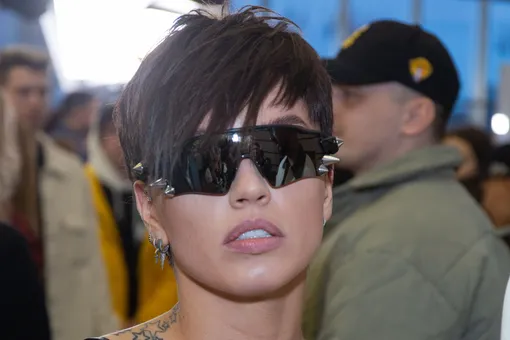 Юлия Зиверт сменила стрижку на химзавивку