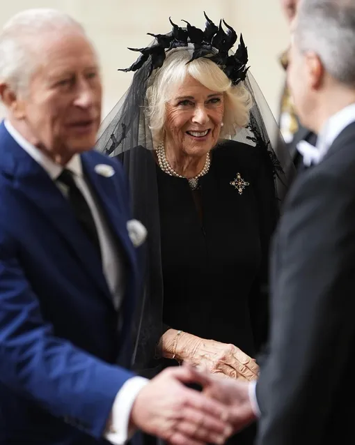 Королева Камилла и король Карл III на аудиенции у папы римского