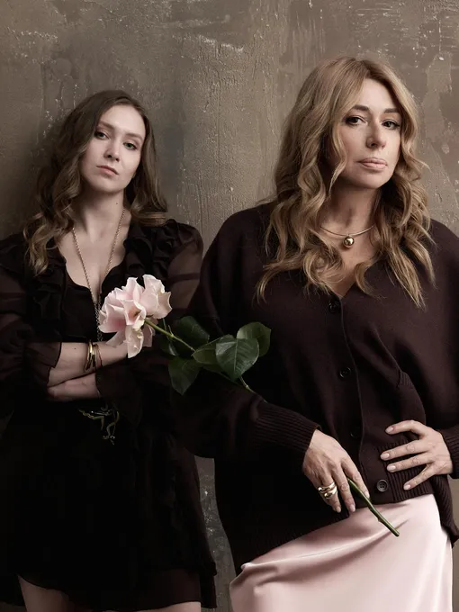 Алена Апина с дочерью Ксенией Иратовой Алена Апина с дочерью Ксенией Иратовой