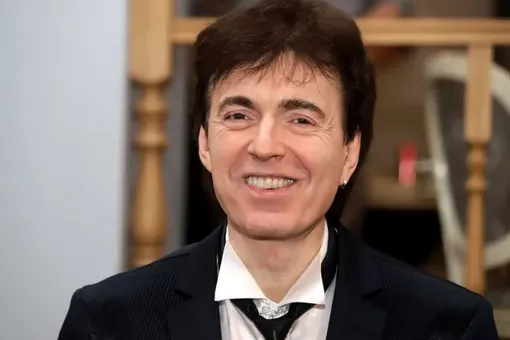 «До службы, во время и после»: Геннадий Ветров показал три фото из юности «До службы, во время и после»: Геннадий Ветров показал три фото из юности