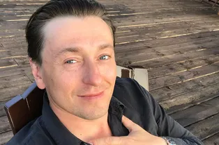 Сергей Безруков поделился кадрами прогулки с дочерью. Видео