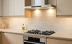 Шумная вытяжка устарела: привычный гул заменяют стильные и удобные решения для кухни Шумная вытяжка устарела: привычный гул заменяют стильные и удобные решения для кухни