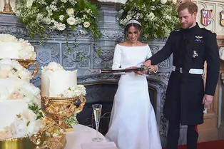 Как Меган Маркл «испортила» своё свадебное платье за 16,5 миллионов рублей Как Меган Маркл «испортила» своё свадебное платье за 16,5 миллионов рублей