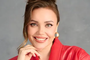 «Для меня это миссия — помочь женщинам»: Ассоль о новом сезоне «О чем (НЕ) говорят женщины» и творческих планах