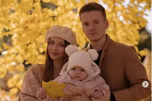 «Будет ли в папу?». Невестка Валерии показала, как муж учит дочку музыке