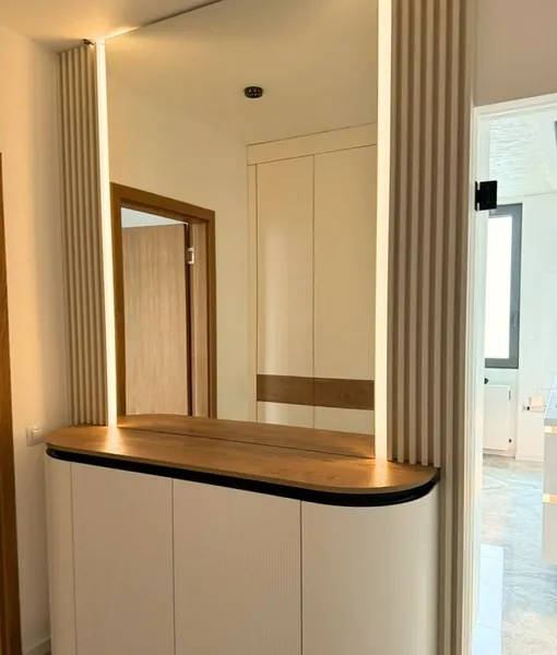 Мягкие формы делают интерьер визуально легче и безопаснее для тесных пространств Мягкие формы делают интерьер визуально легче и безопаснее для тесных пространств