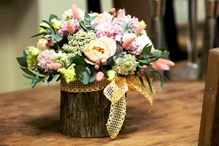 Мастер-класс к 8 марта: нежная композиция в кашпо из натурального дерева Мастер-класс к 8 марта: нежная композиция в кашпо из натурального дерева