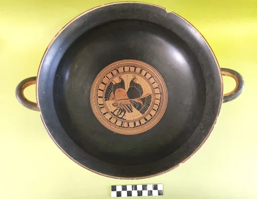 Чаша с петухами