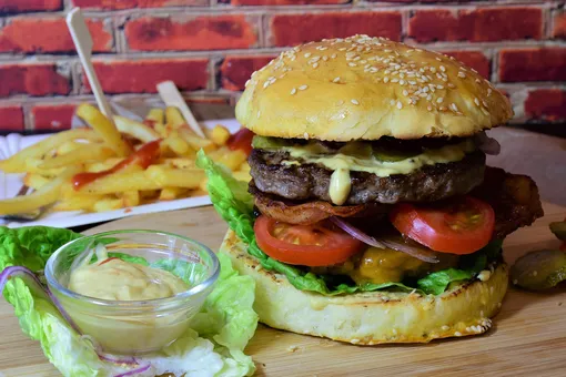 В Китае родители откормили 3-летнюю дочь — чтобы она стала звездой интернета