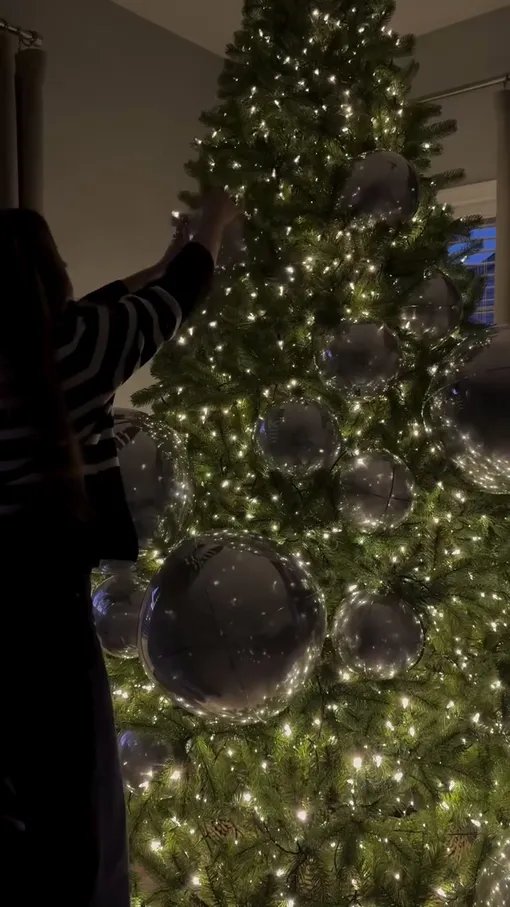 Как сделать ёлочные украшения из воздушных шариков: видео