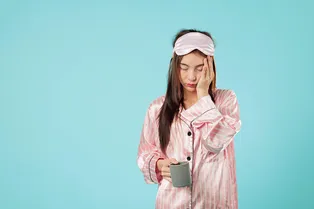 «Утро было наказанием, а будильник — мучителем»: вот 5 лайфхаков, благодаря которым я научилась вставать рано