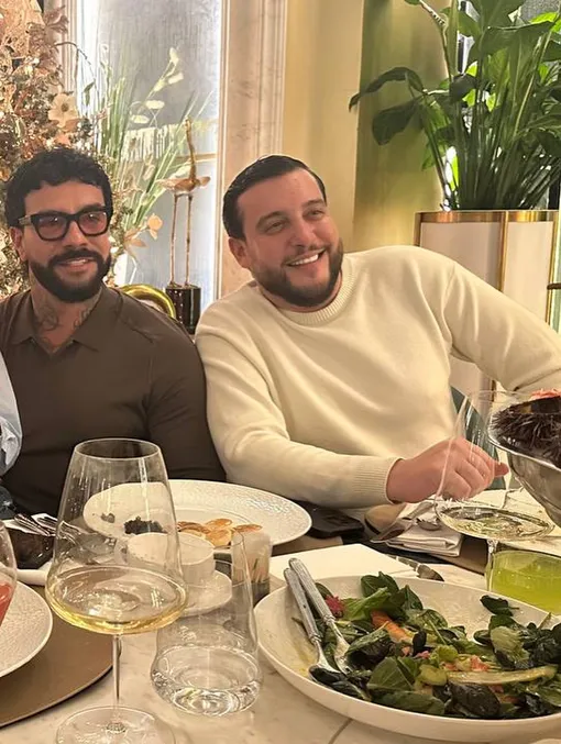 Тимати с младшим братом Артемом Тимати с младшим братом Артемом