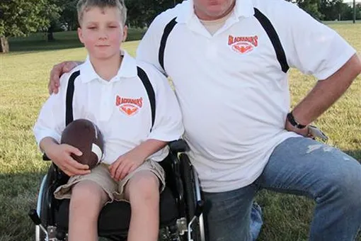 «Мы не говорим ему, что болезнь смертельна». Отец пытается спасти жизнь сына «Мы не говорим ему, что болезнь смертельна». Отец пытается спасти жизнь сына