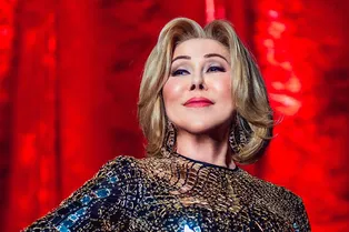 Любовь Успенская удивила поклонников нарядом с короткими шортами