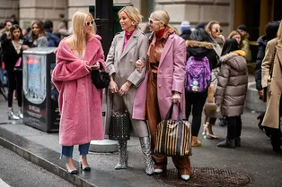 От перьев до микросумок: вещи, которые мы полюбили в 2021 году