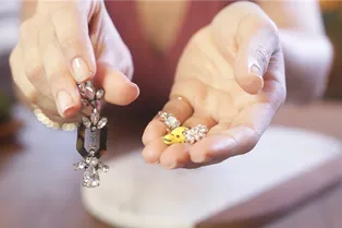 Что можно сделать из одной серьги, если вторая потерялась