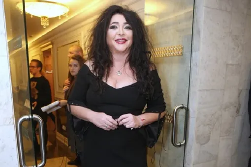 53-летняя Лолита Милявская в экстремально коротких шортах отдыхает в Сочи 53-летняя Лолита Милявская в экстремально коротких шортах отдыхает в Сочи