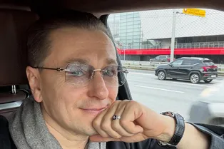 Новогодний карнавал: Сергей Безруков подал иск в суд из-за продажи масок с его портретом Новогодний карнавал: Сергей Безруков подал иск в суд из-за продажи масок с его портретом