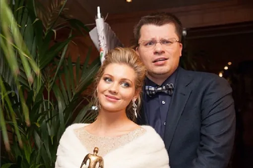 Гарик Харламов и Кристина Асмус перестали скрывать лицо дочери