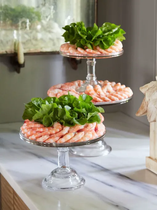 как накрыть маленький стол