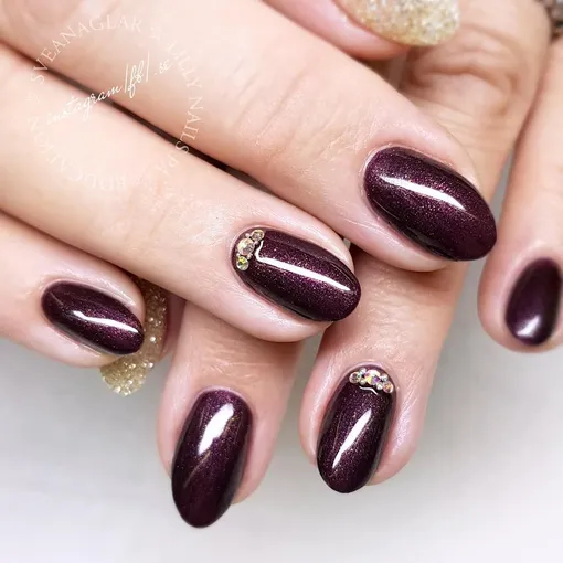 Денежный маникюр на ноябрь 2025 года со стразами Денежный маникюр на ноябрь 2025 года со стразами