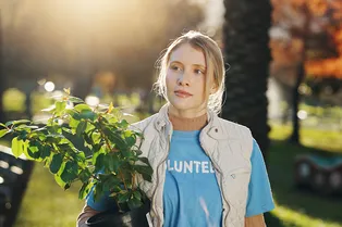 Успейте сделать в сентябре: 7 обязательных садовых работ, гарантирующих пышное цветение и урожай в следующем году