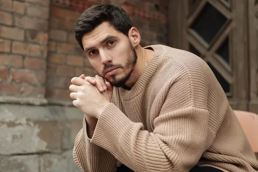 Встретил любовь на ТВ-шоу, купил огромный дом: 7 фактов о ведущем «Холостяка» Встретил любовь на ТВ-шоу, купил огромный дом: 7 фактов о ведущем «Холостяка»