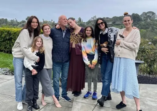 Семья Брюса Уиллиса часто собирается вместе Семья Брюса Уиллиса часто собирается вместе