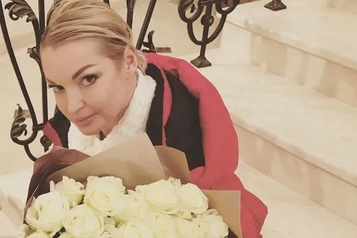 Анастасия Волочкова требует от экс-возлюбленного, показавшего ее интимные фото, 10 миллионов Анастасия Волочкова требует от экс-возлюбленного, показавшего ее интимные фото, 10 миллионов